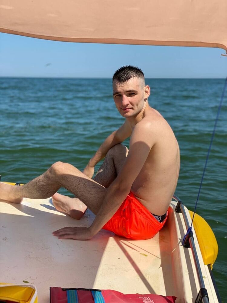  26035176  Dima, 27 ,    