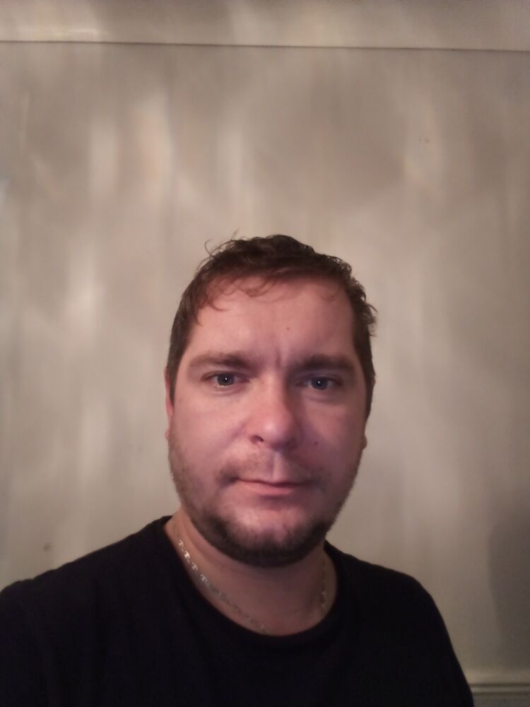  33202606  Viktor, 34 ,    Abbots Langley