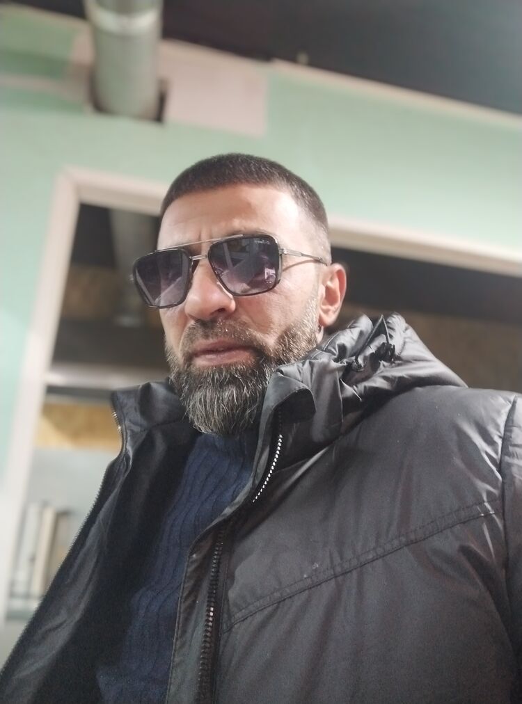  40572066  Ramil, 46 ,    