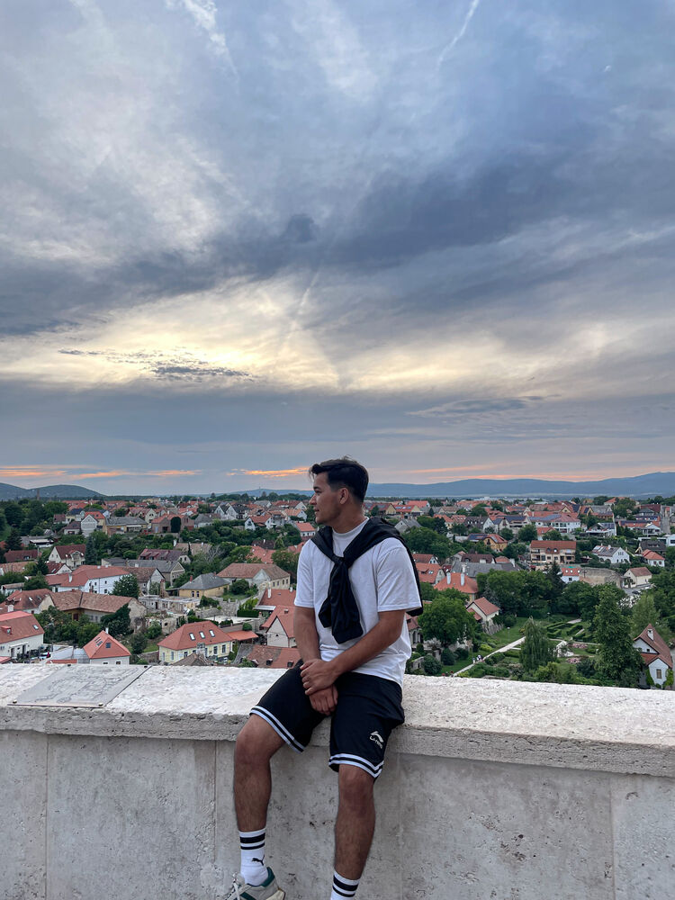  35800996  Kana, 24 ,    