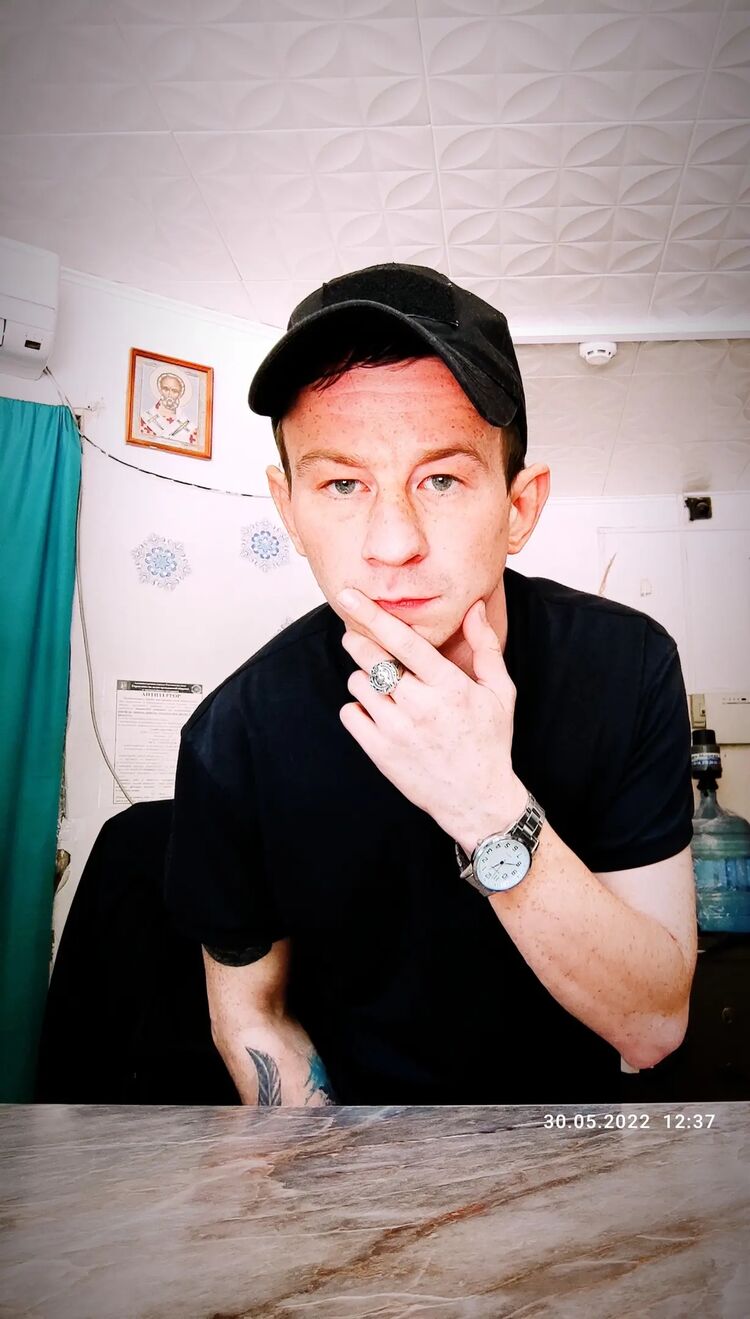  27047696  Anton, 32 ,    --