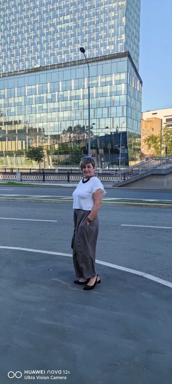  51987266  Nadegda, 54 ,    