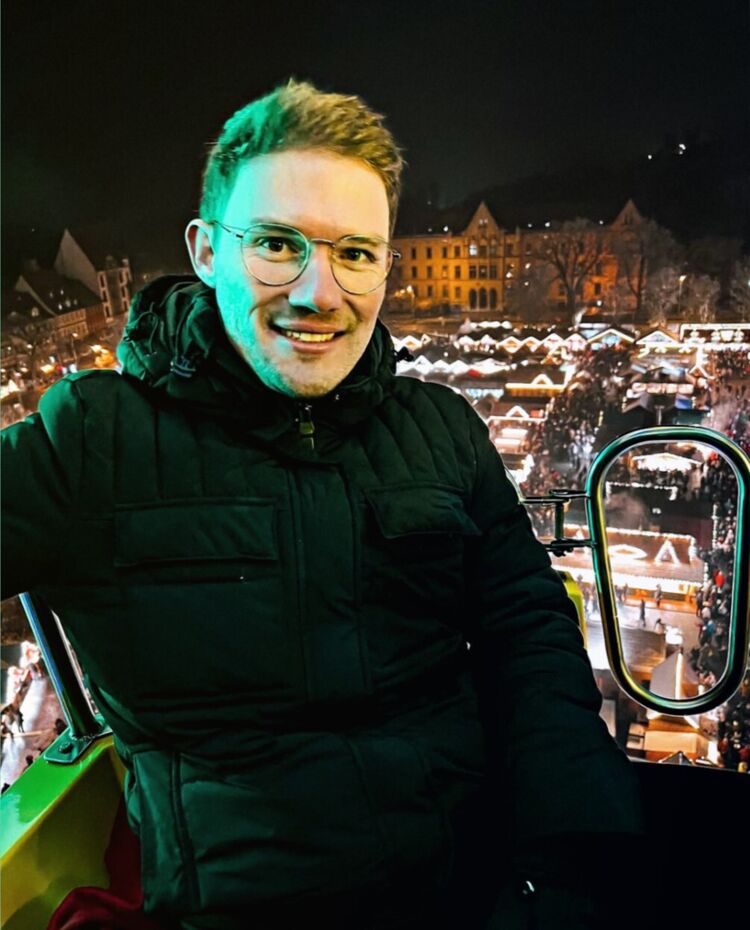  54510456  , 35 ,    --