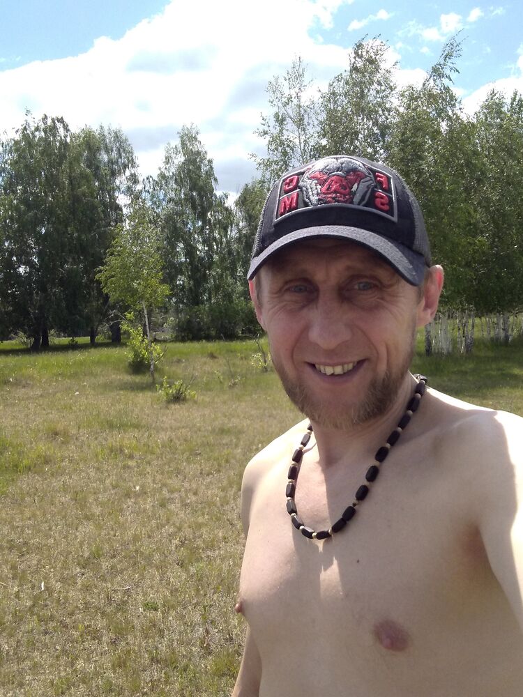  27234176  Viktor, 49 ,    