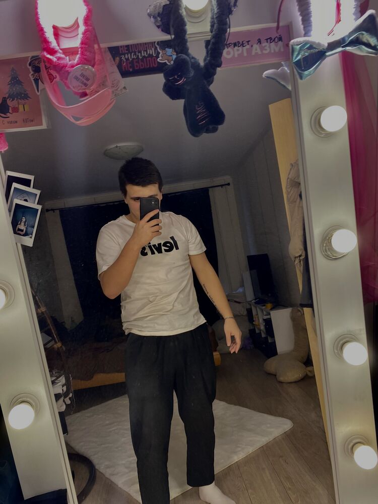  42799216  Mark, 22 ,    