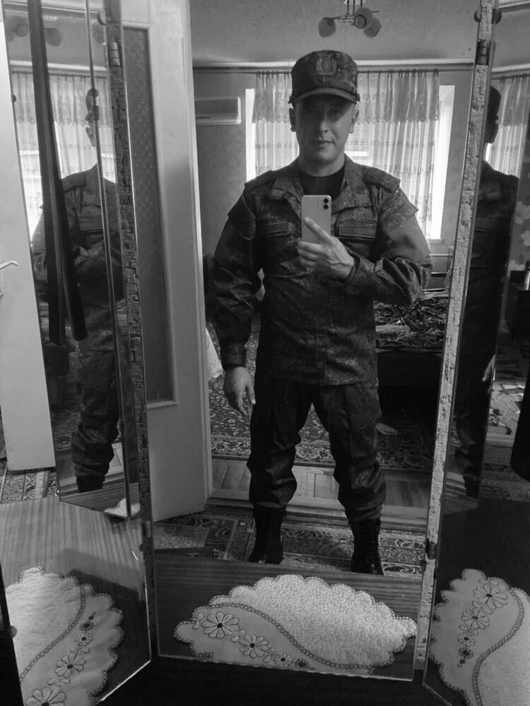  42911216  Denis, 27 ,    