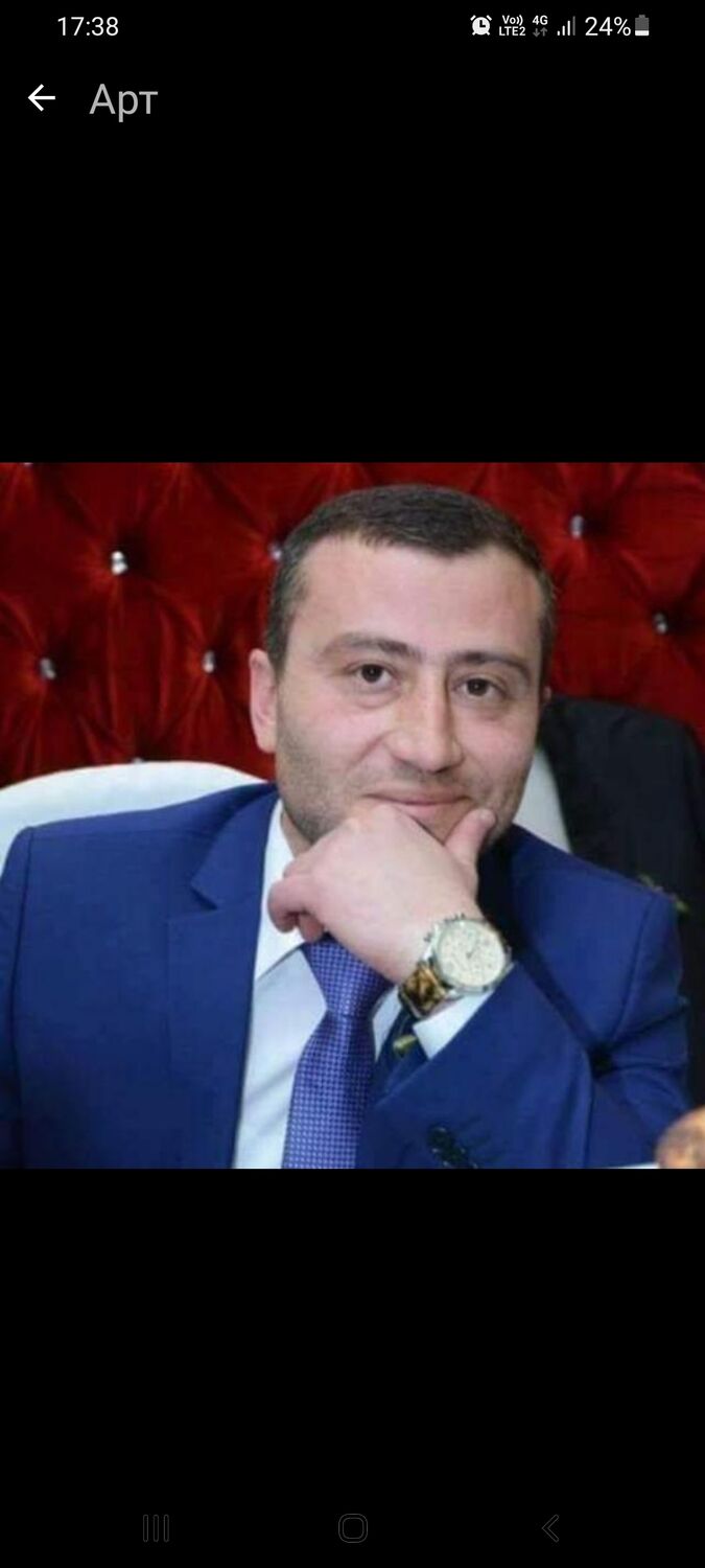  39284636  Artur, 37 ,    