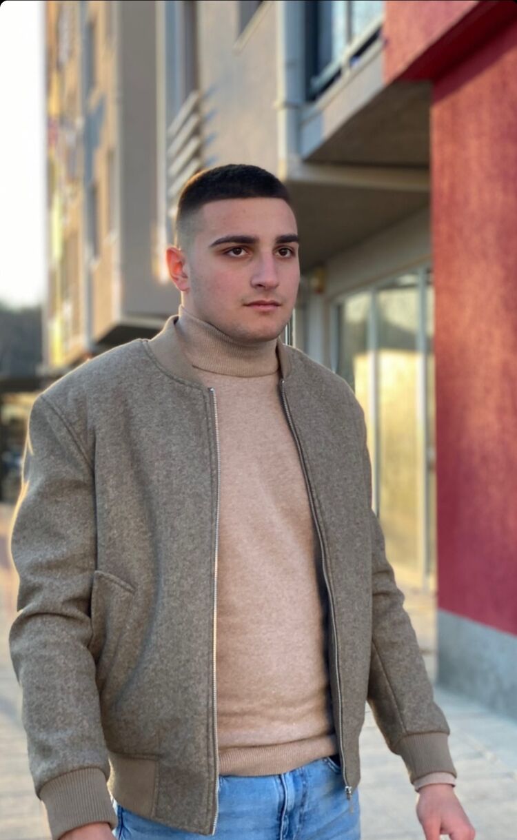  34580046  Matija, 21 ,    Budva