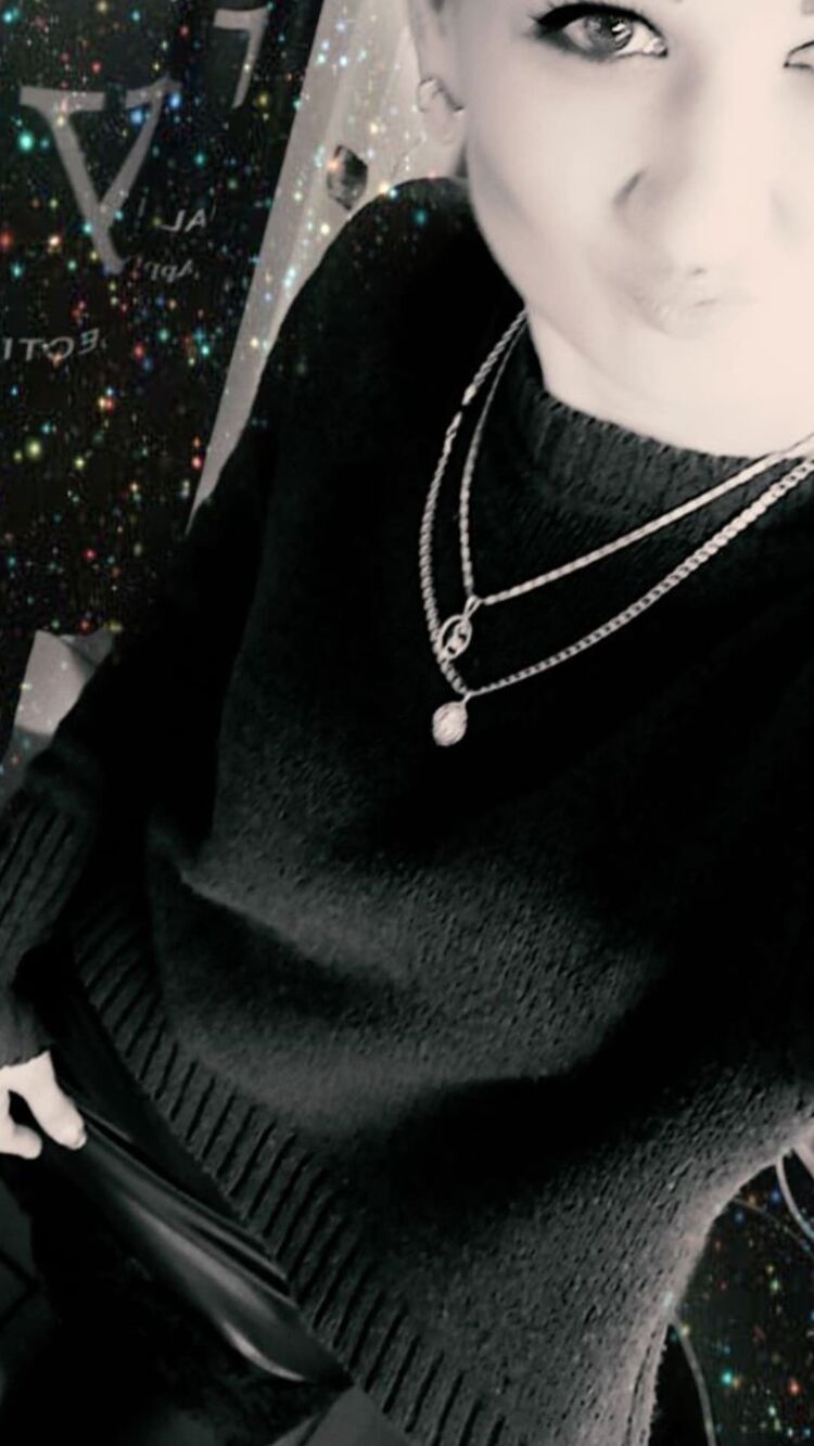  24412336  Naila, 37 ,    