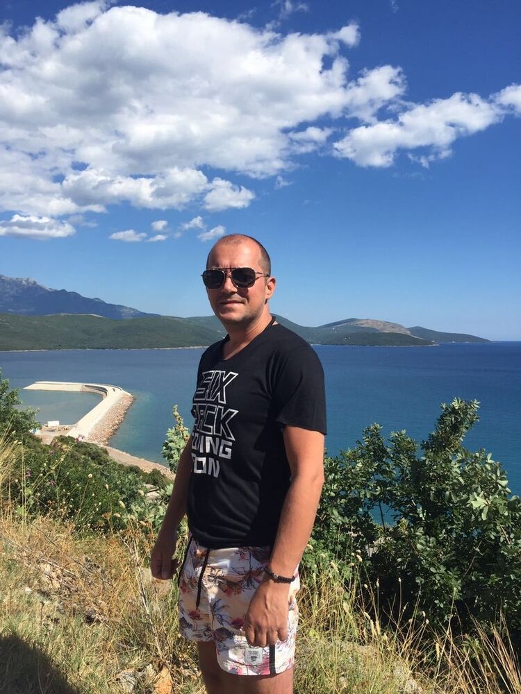  10435106  Petar, 46 ,    