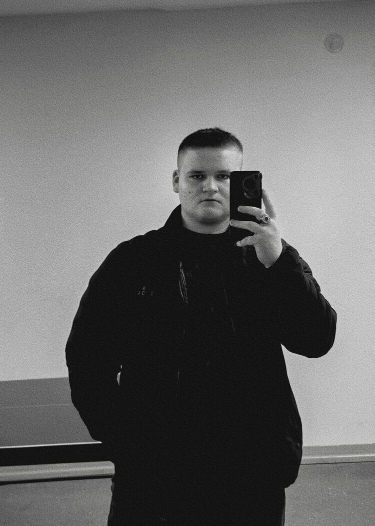  53977776  Vladimir, 18 ,    