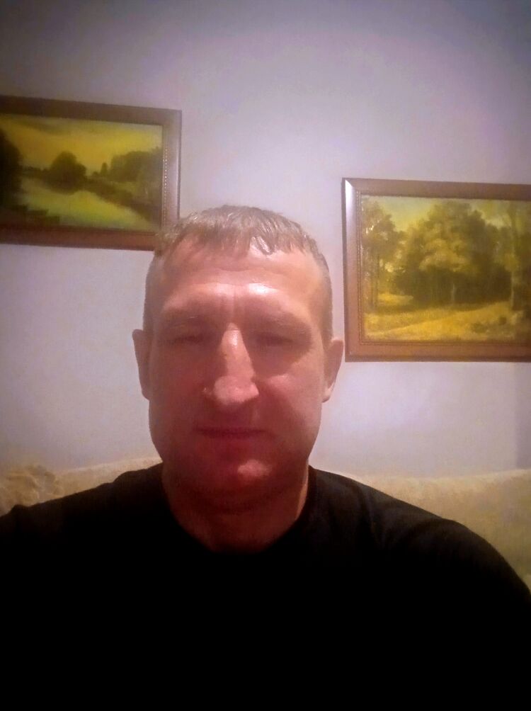  46595316  Viktor, 49 ,    