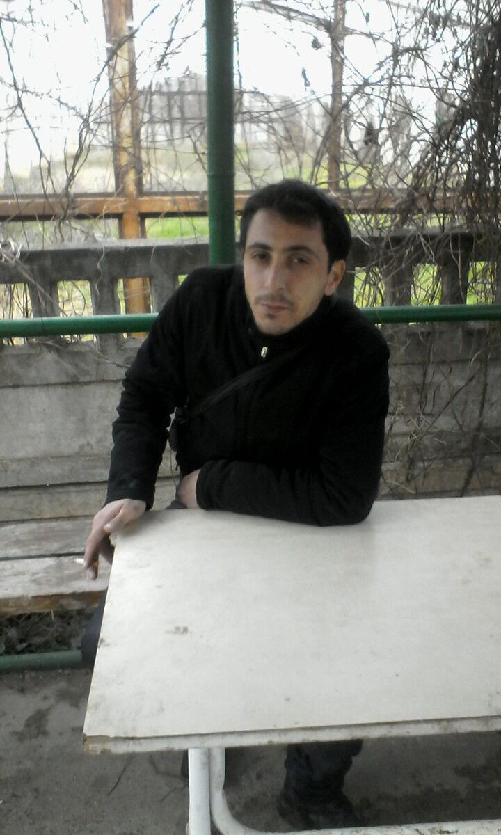  6888356  Arayik, 37 ,    