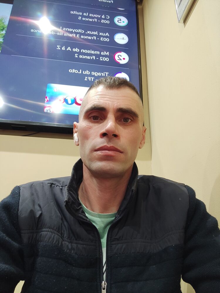  ,   Mihail, 40 ,   ,   
