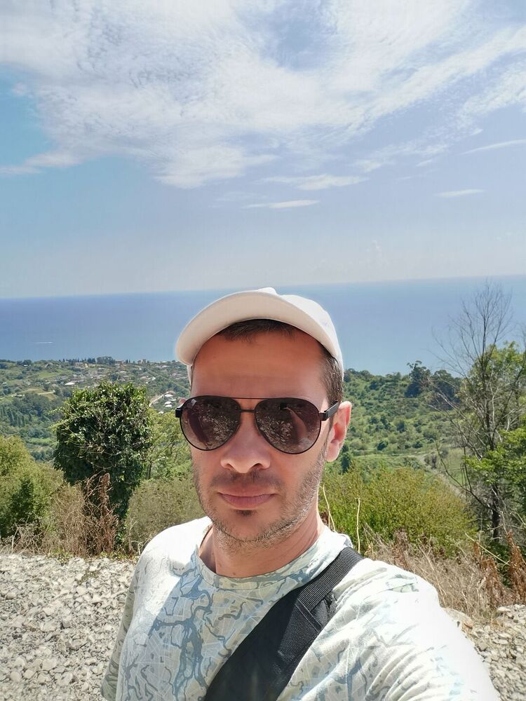  42022366  Pavlesku, 45 ,    