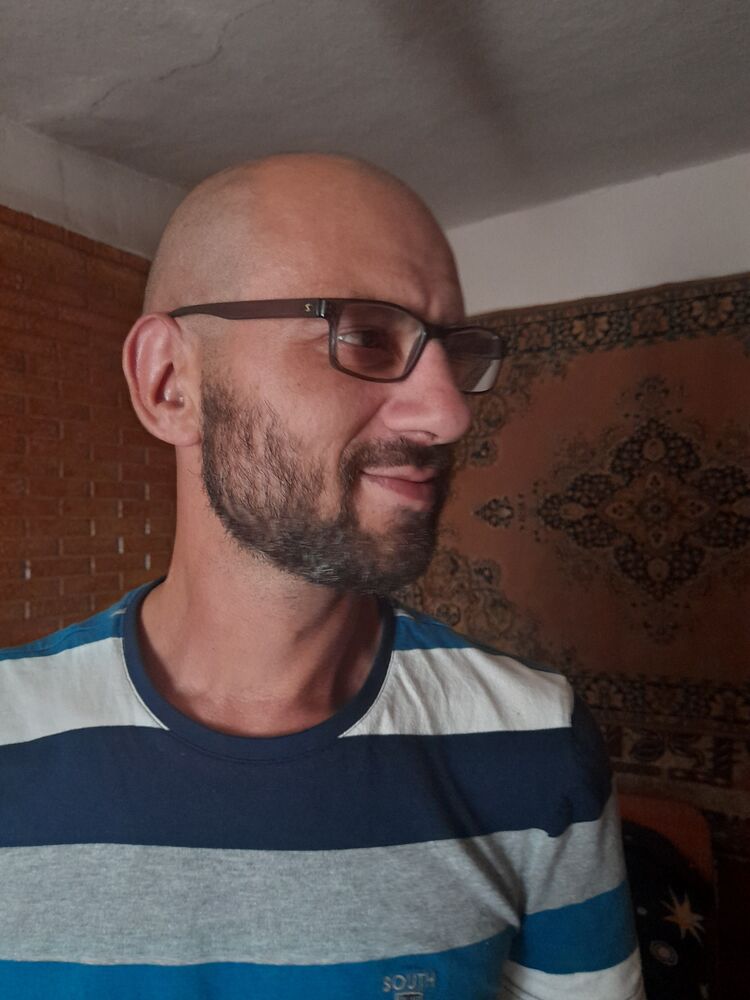  40560586  , 37 ,    