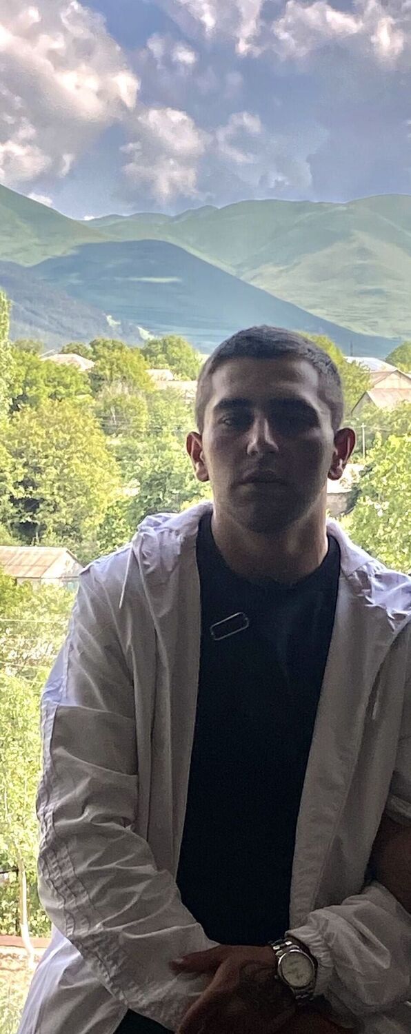  ,   Armen, 25 ,   ,   