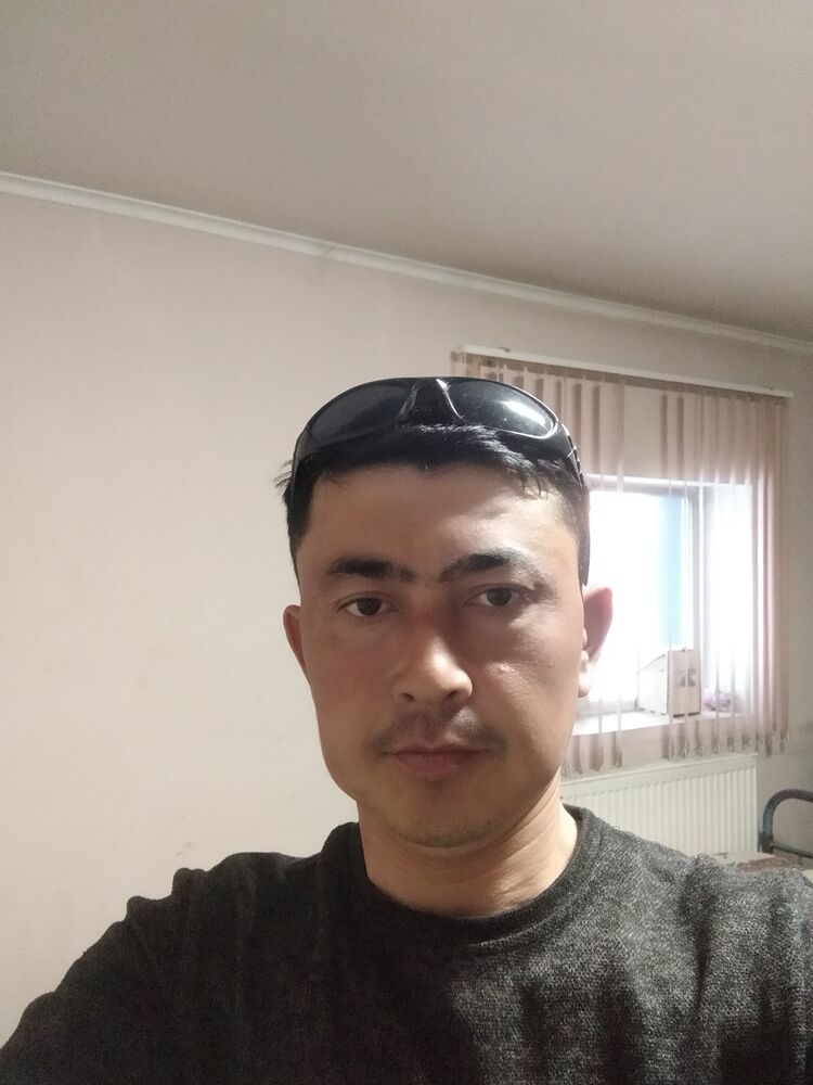  25829316  Izzatbek, 33 ,    