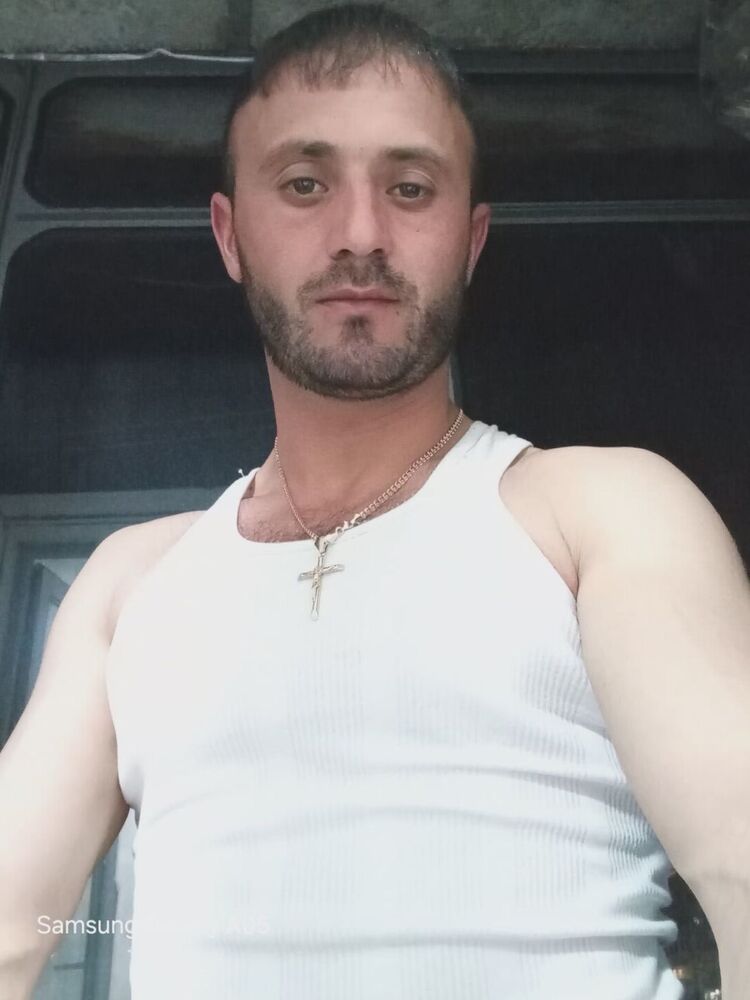  51114916  Bagrat, 32 ,    