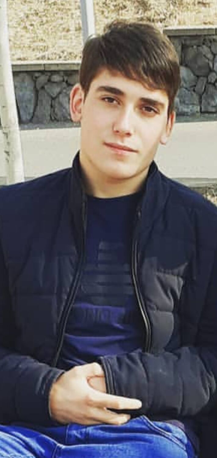  22670136  Tik, 23 ,    