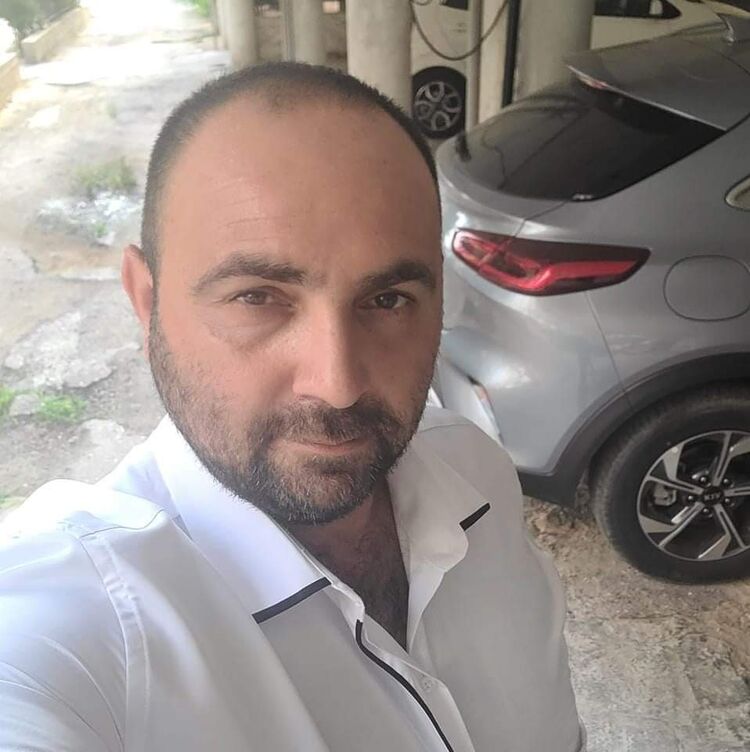  51222336  Ilan, 44 ,    Ramat Gan