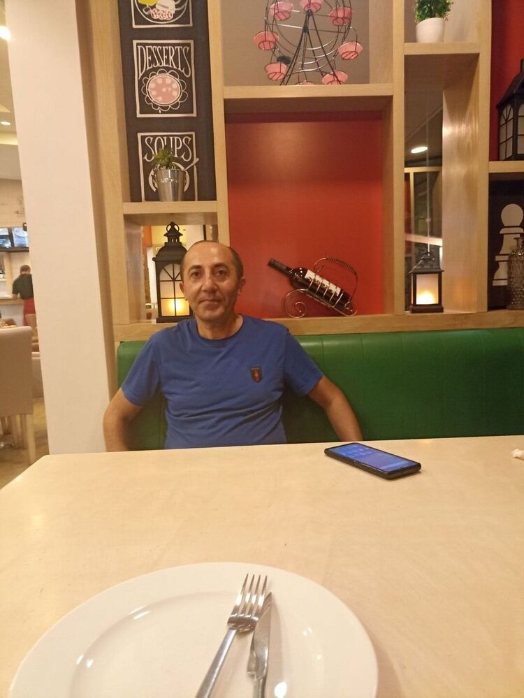  44069356  Hayk, 40 ,    
