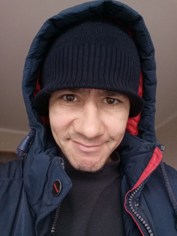  49634856  Dominik, 33 ,    --