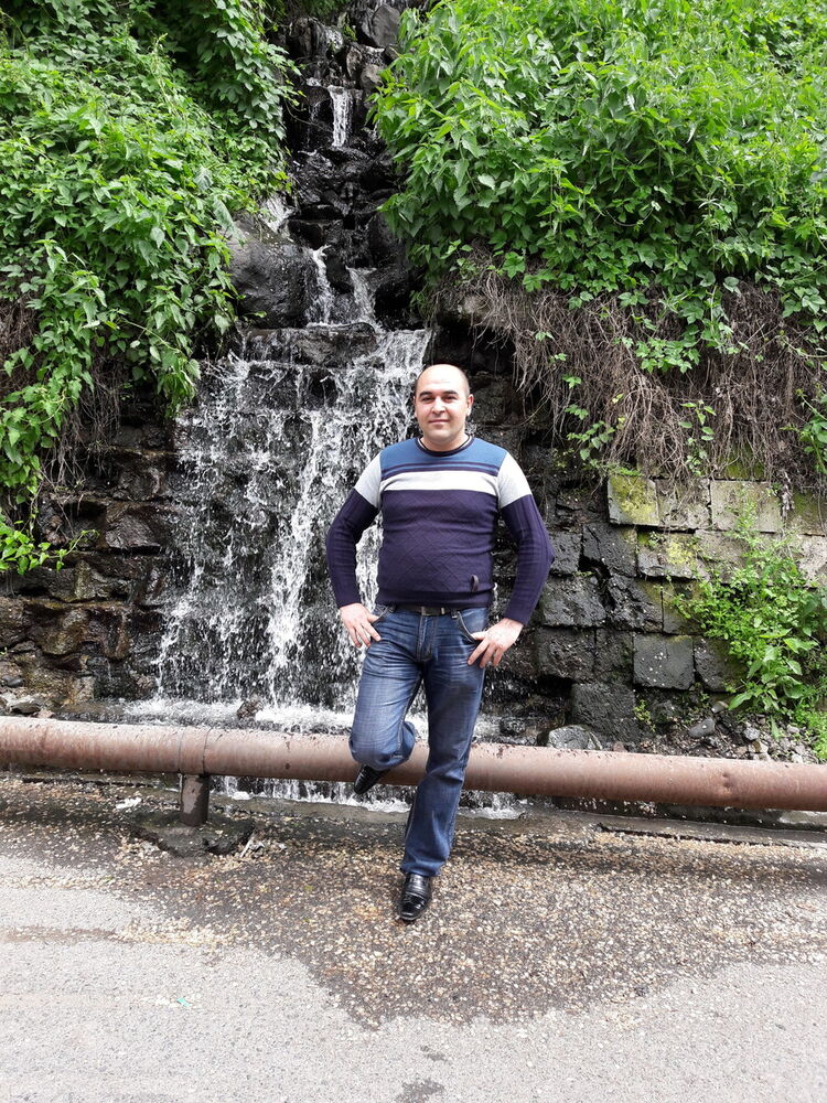  11350426  Hayk, 39 ,    