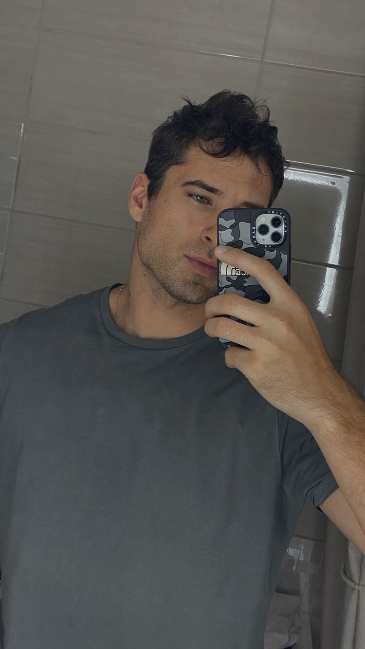  48575676  Alex, 32 ,    