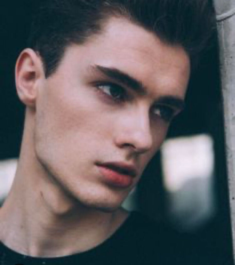  Romain,   , 18 ,   ,   