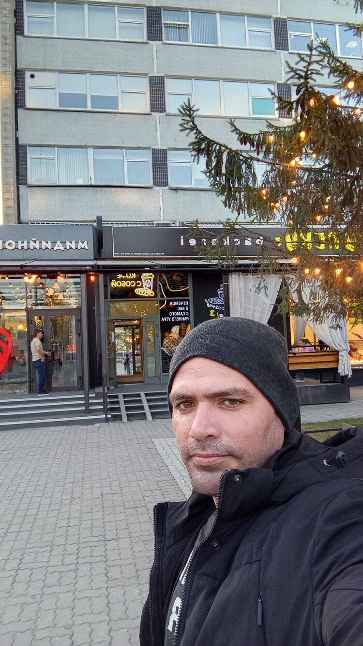  51928896  Alejandro, 33 ,    