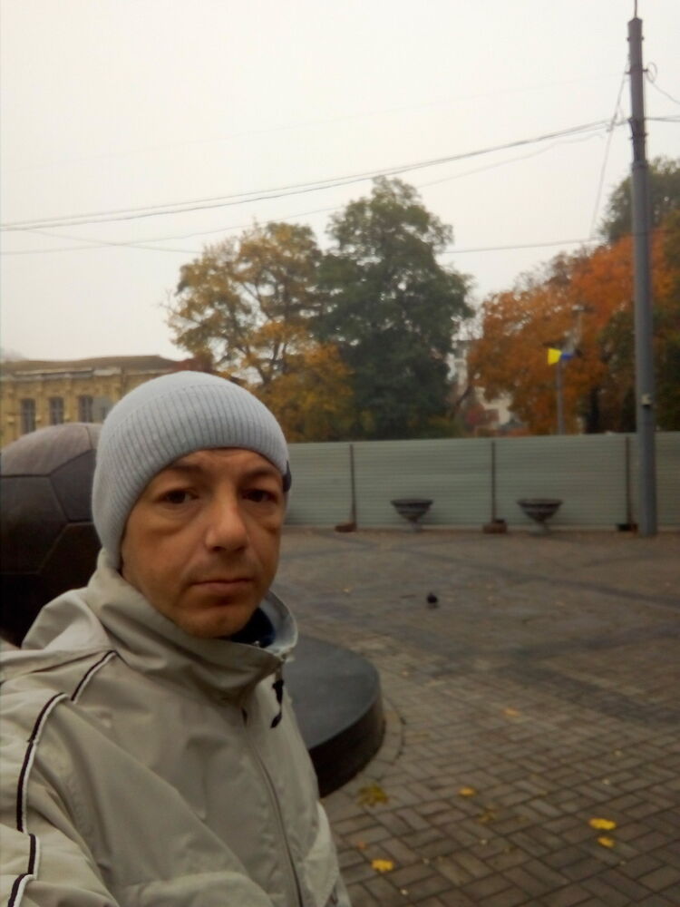  10662216  Aleksandr, 46 ,    