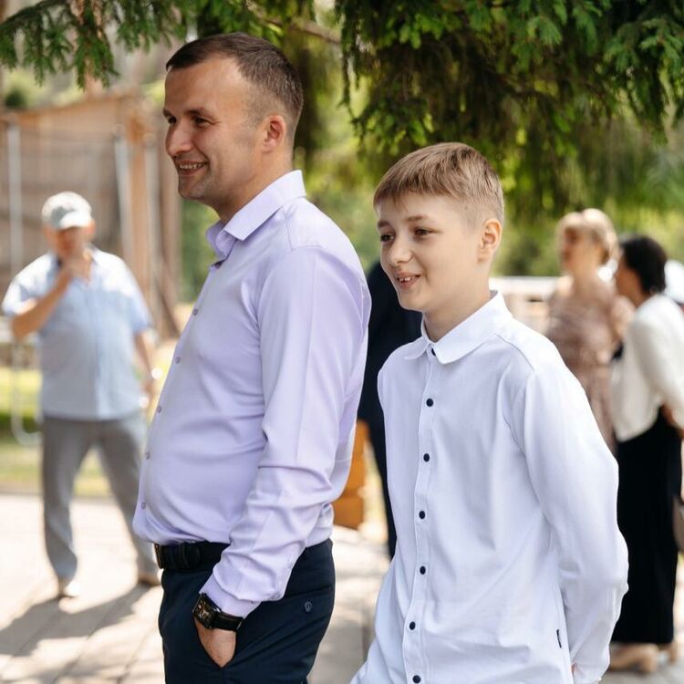 45659596  Lev, 40 ,    