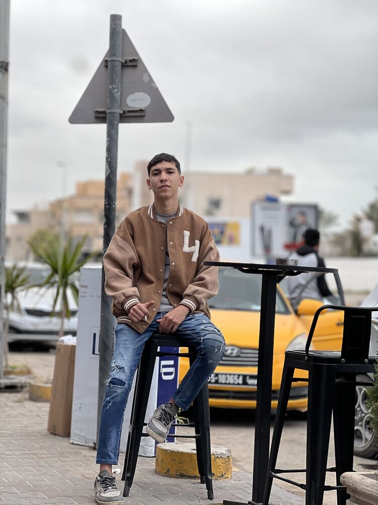  ,   Ali, 22 ,   ,   