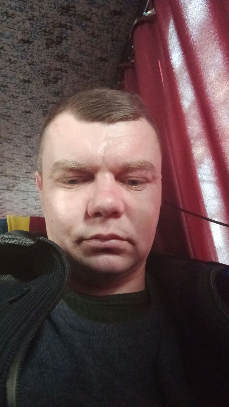  33015976  Pavlo, 33 ,    