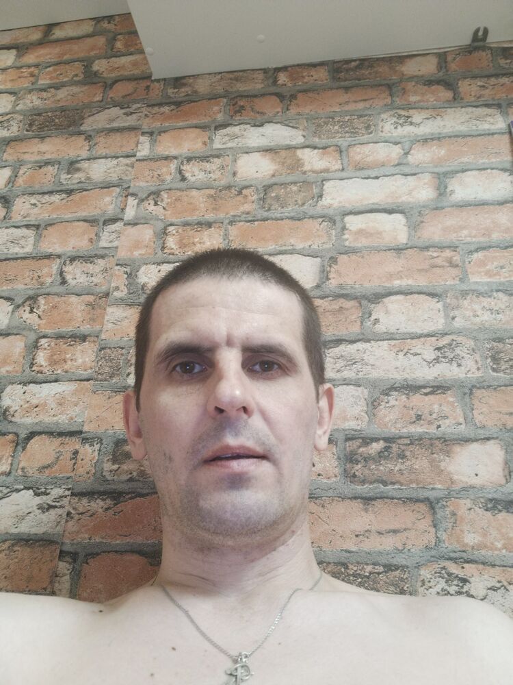 45490706  Roman, 40 ,    