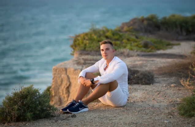  18952056  Stas, 35 ,    