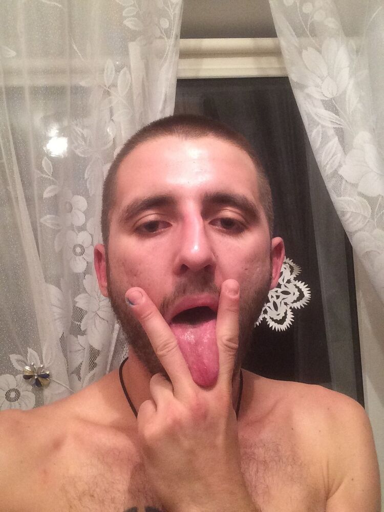  12830476  Alexander, 28 ,    