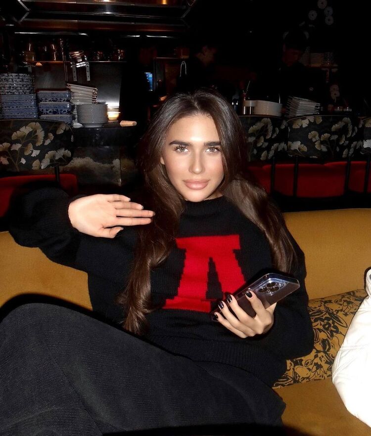  48318496  Alina, 30 ,    