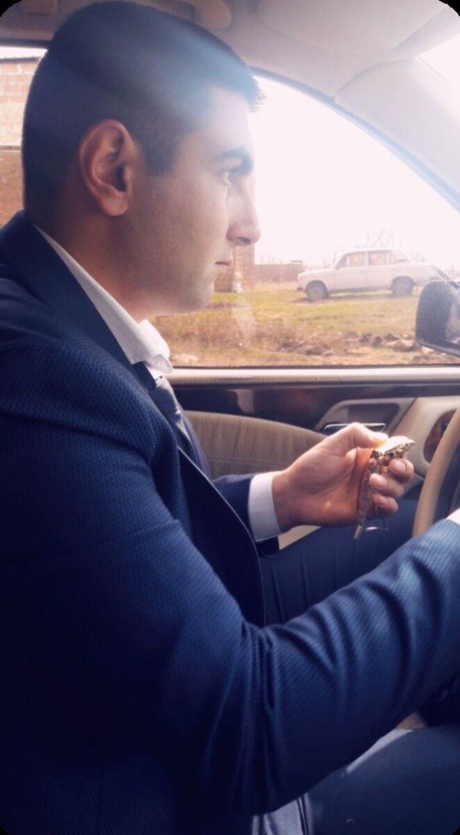  ,   Arman, 32 ,   ,   , c 