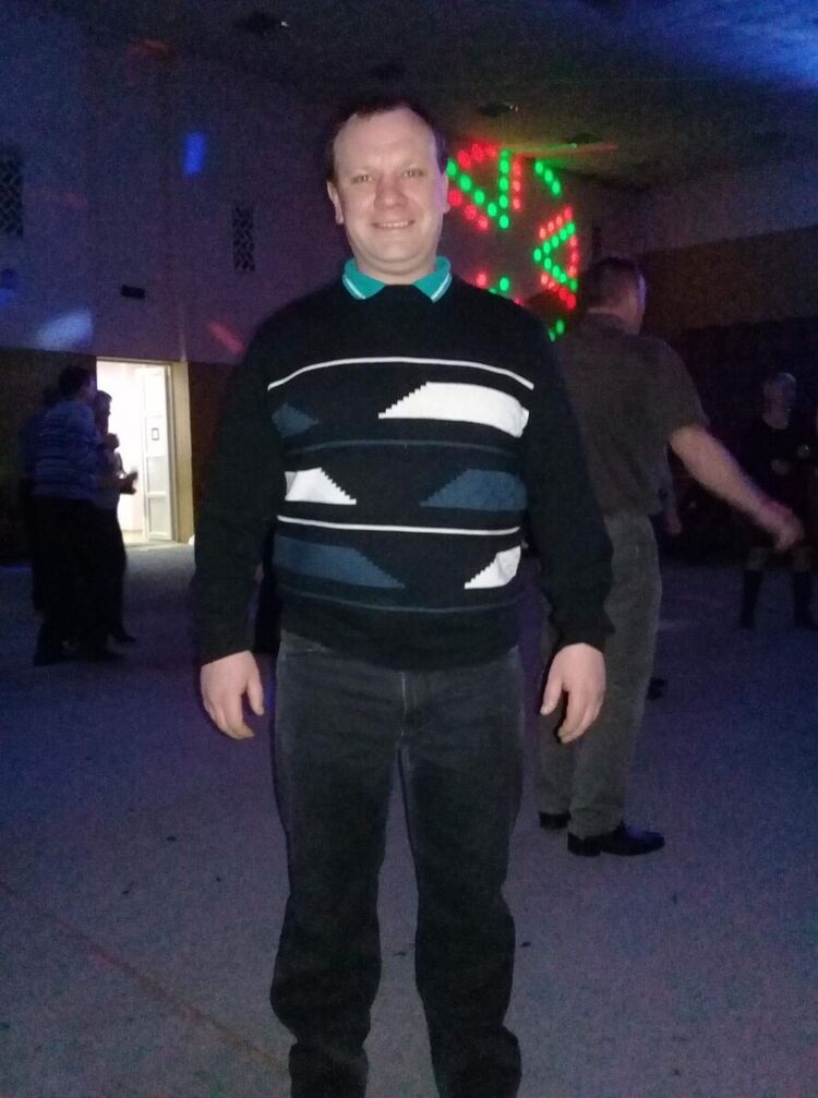  22022396  Artem, 44 ,    