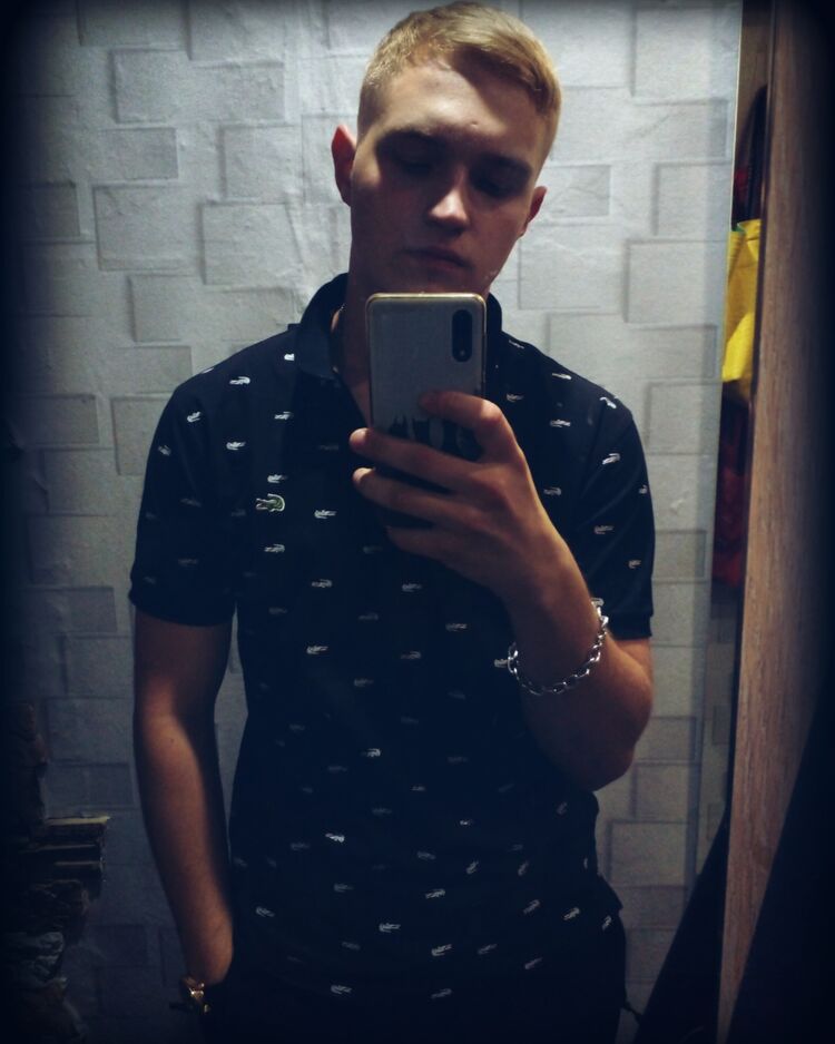  ,   Artyom, 21 ,   ,   , c , 