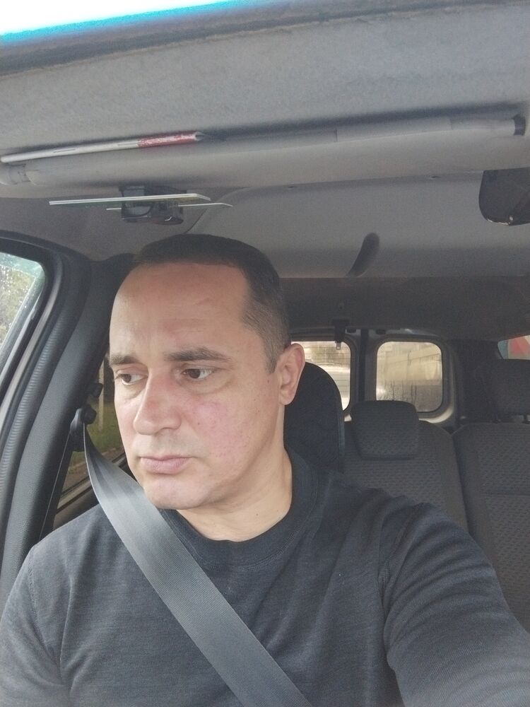  37694806  Pavel, 46 ,    