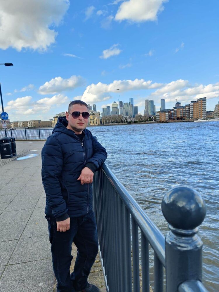  34516306  Irakli, 36 ,    