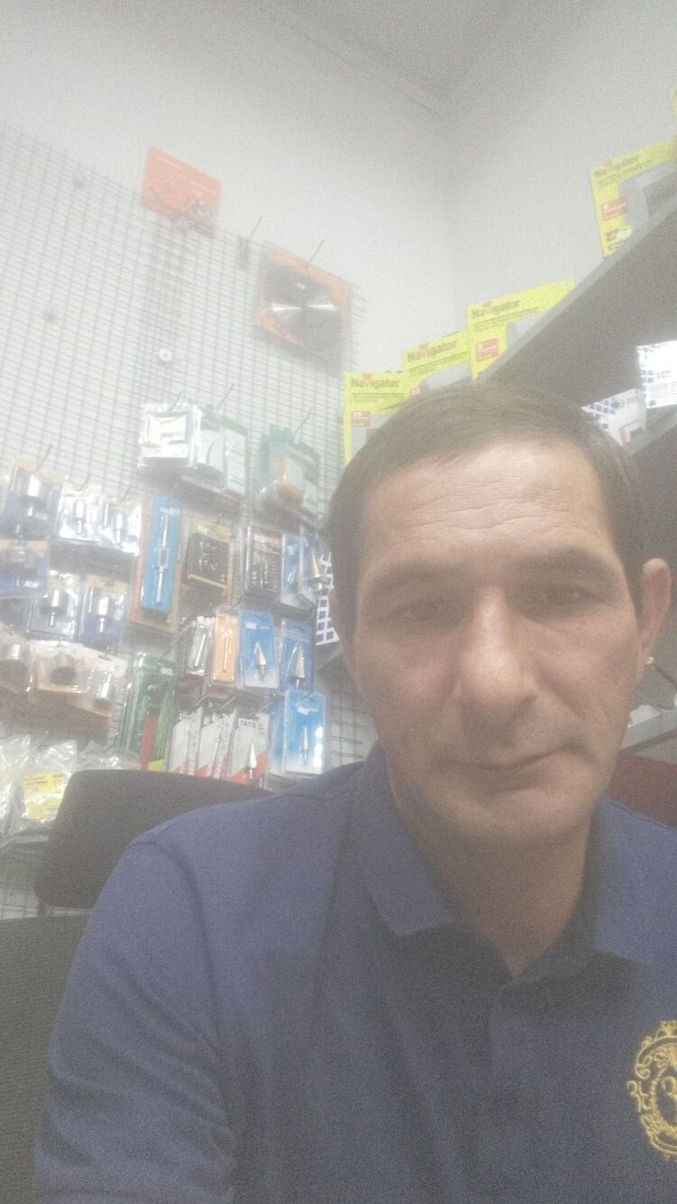  43056806  Lyova, 43 ,    