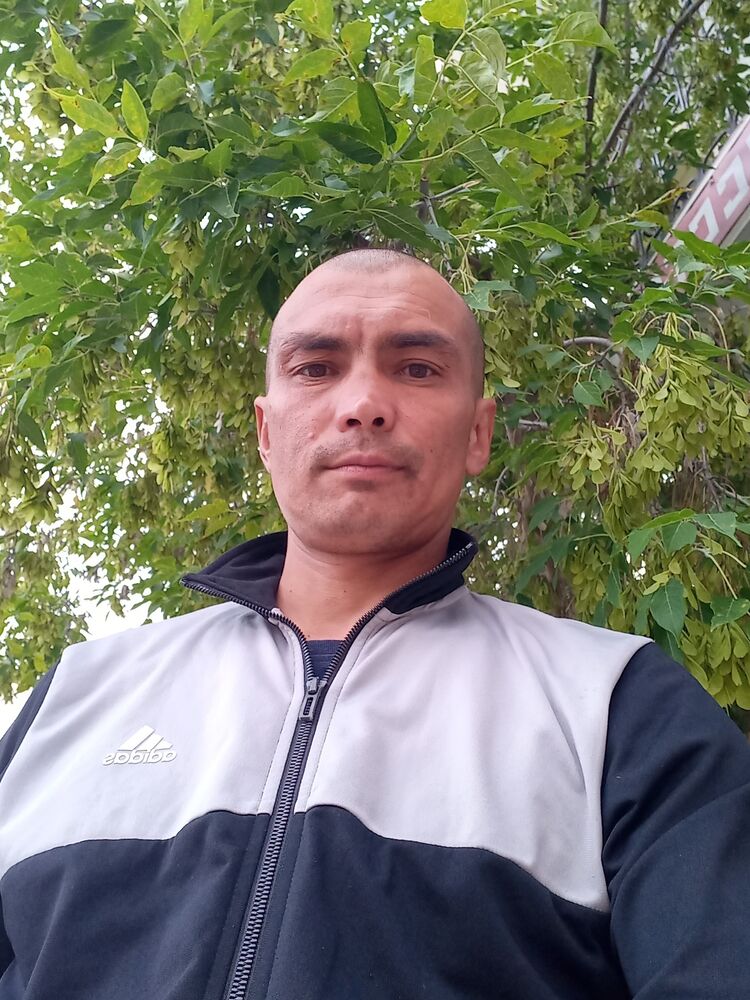  ,   Azat, 42 ,   ,   , c , 