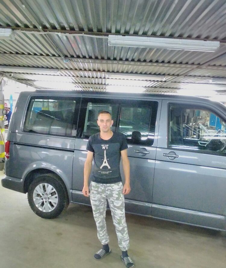  ,   Anatolii, 41 ,   ,   , c 