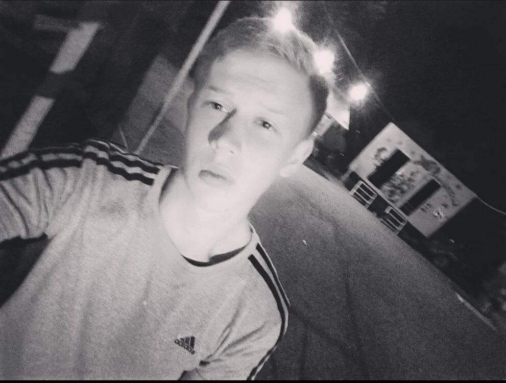  28162046  Stanislav, 24 ,    