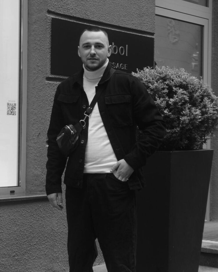  ,   Koly, 28 ,   ,   