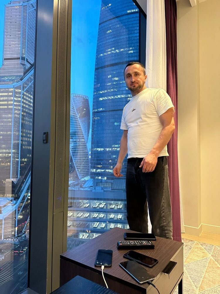  37120516  Alan, 36 ,    